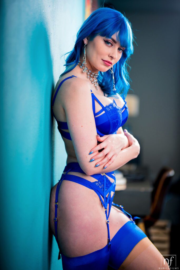Jewelz Blu wears striking blue lingerie and makes love on the sofa